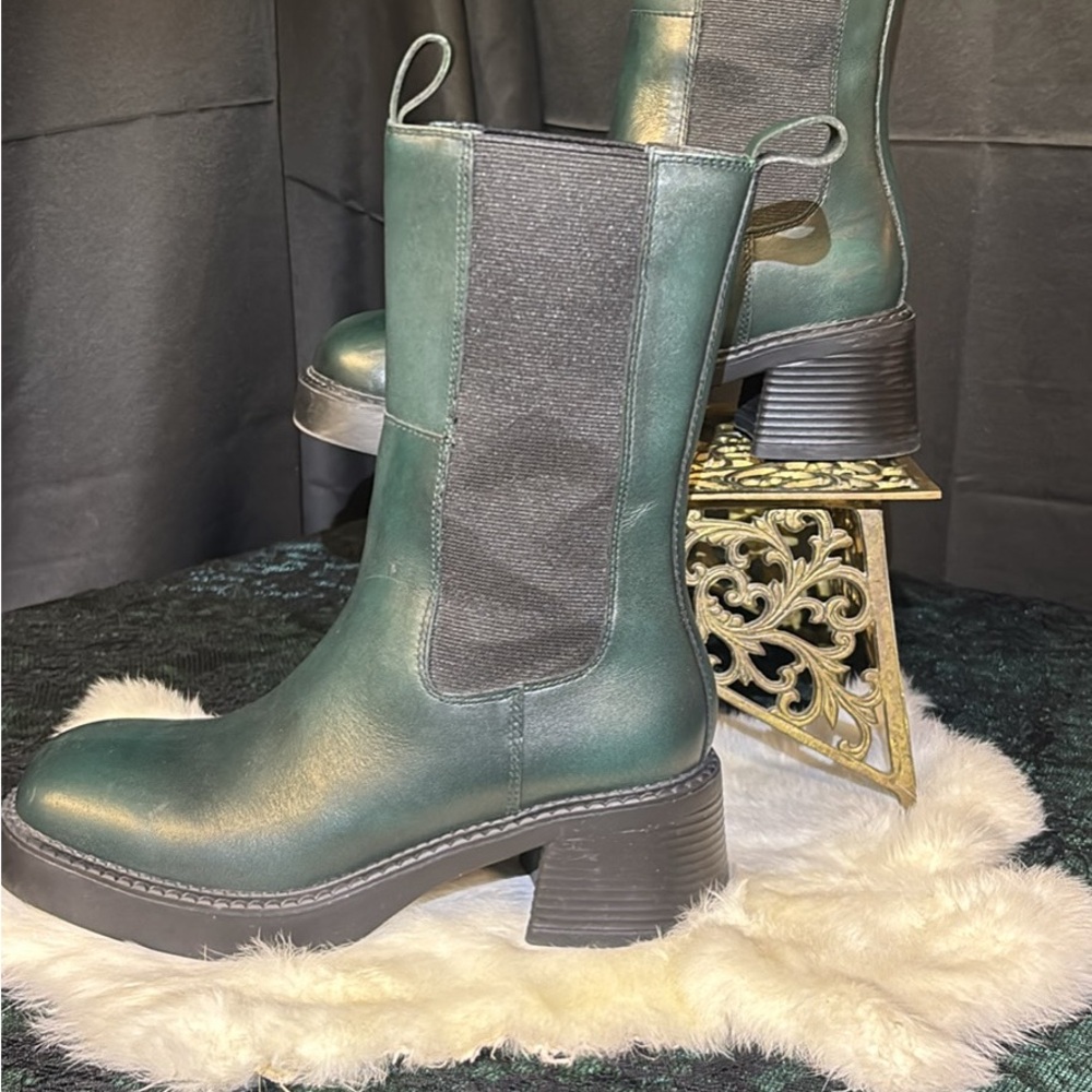 Steve Madden Women’s Dark Green Chunky Heeled Boots, like new!